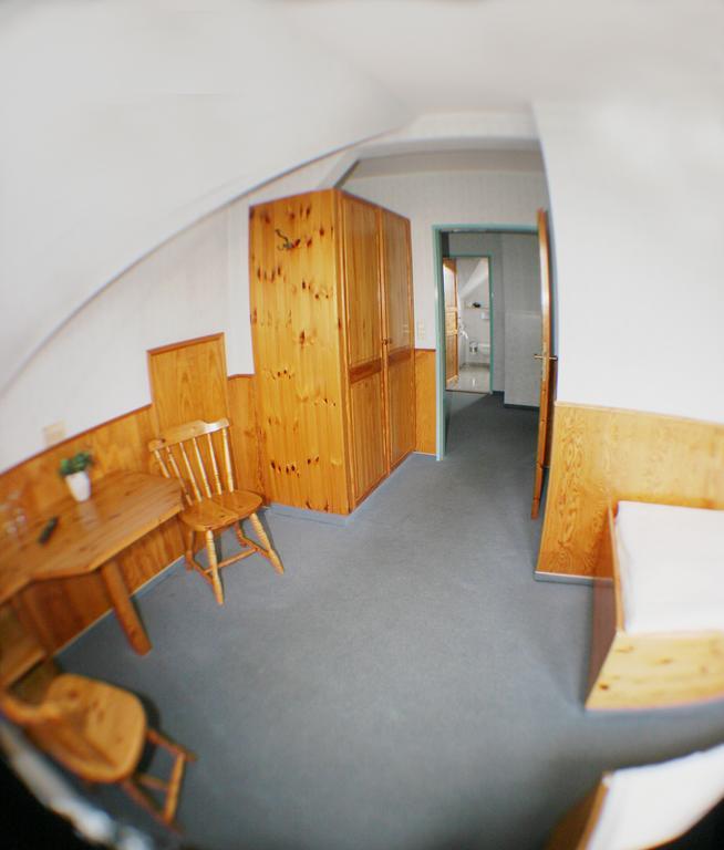 ホテル Landgasthof Zur Krummen Linde Stolpe  部屋 写真